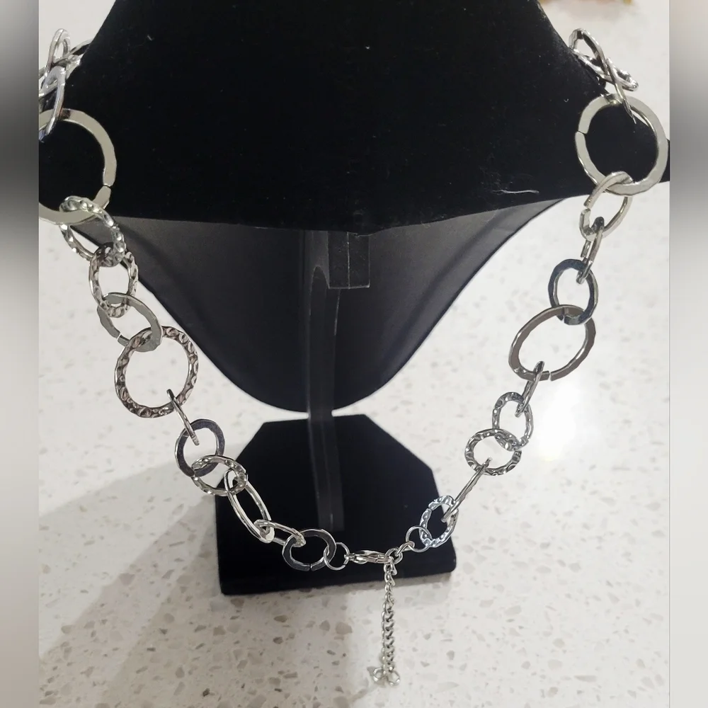 ✨ Turquoise Colored Beaded Necklace with Silver Chain & Pendant ✨ - Picture 2 of 5